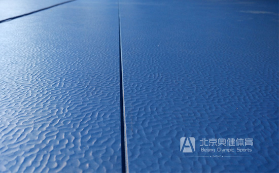 pvc羽毛球場(chǎng)地膠開(kāi)槽