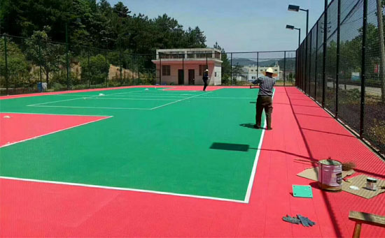 戶外懸浮地板籃球場(chǎng)圖片