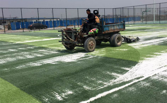 足球場石英砂鋪設