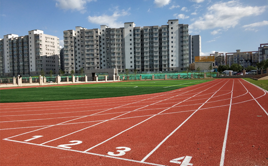 透氣型塑膠跑道操場(chǎng)