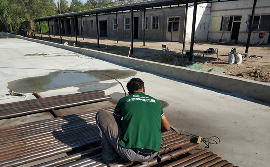 足球場(chǎng)圍網(wǎng)安裝現(xiàn)場(chǎng)圖片