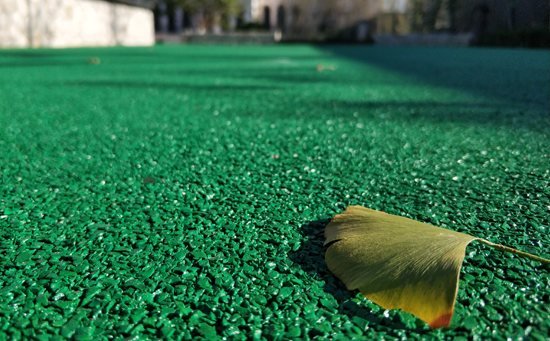 遠洋別墅塑膠顆粒地面