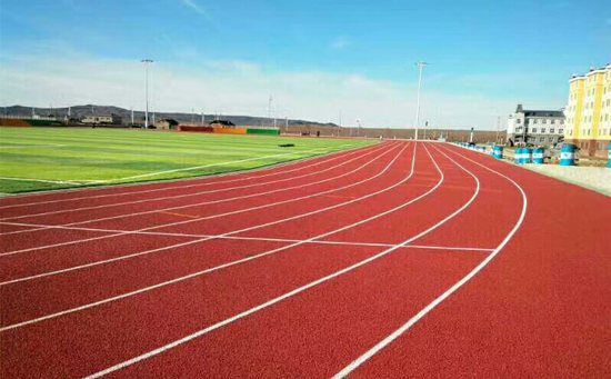 塑膠跑道翻新的施工工藝與塑膠跑道施工工藝有何不同？