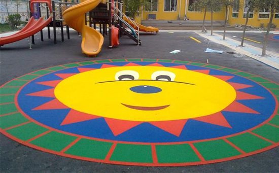 廠家被激怒！幼兒園塑膠跑道多少錢一平方米？一線工人揭幕！