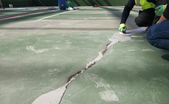 丙烯酸網(wǎng)球場(chǎng)裂縫怎么處理？處理方法有哪些？